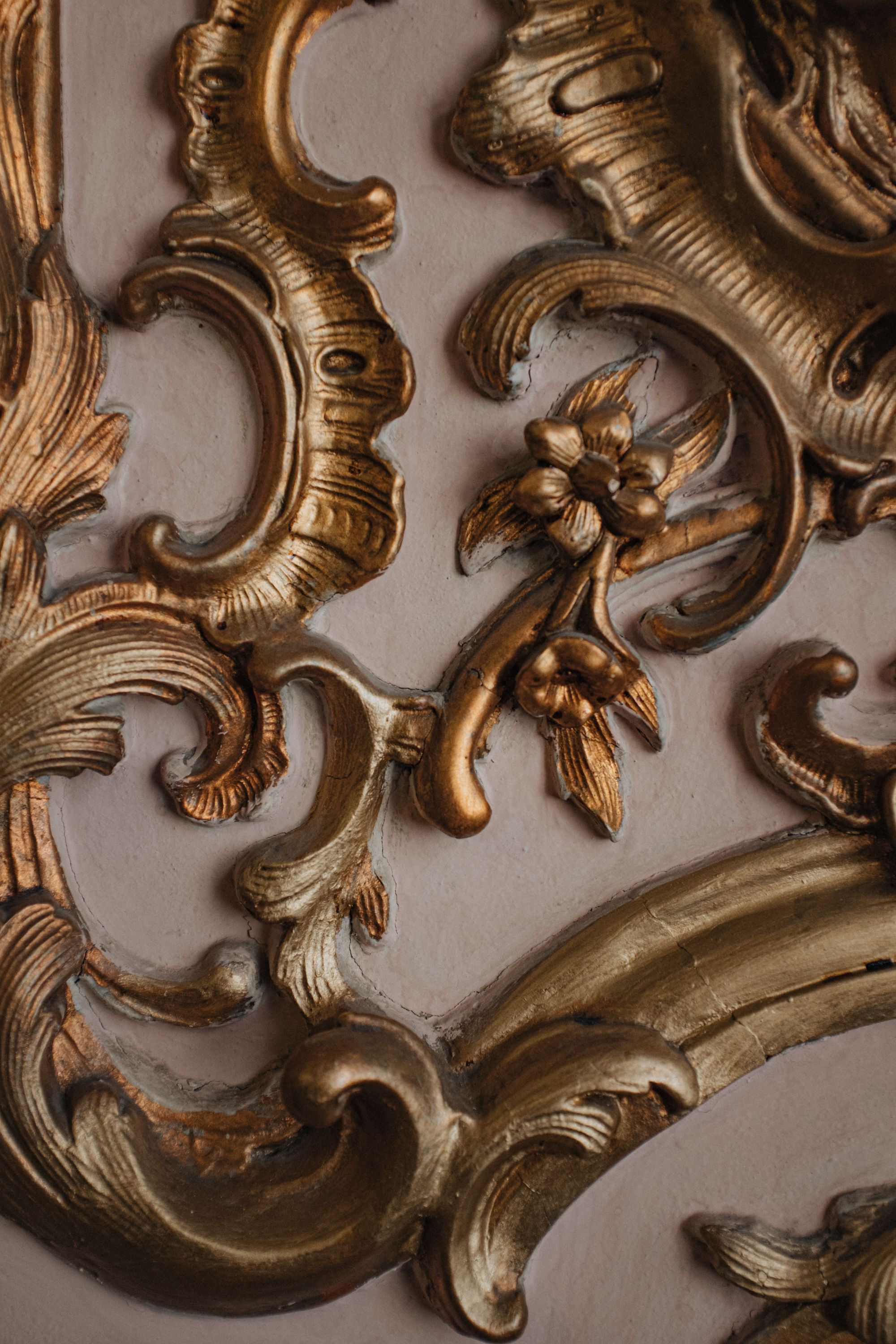 gilded or painted piece